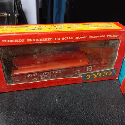 MINIATURE HO MODEL TRAINS