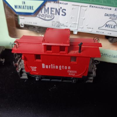 MINIATURE HO MODEL TRAINS