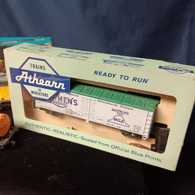 MINIATURE HO MODEL TRAINS