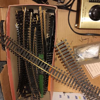 MINIATURE HO MODEL TRAINS