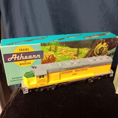 MINIATURE HO MODEL TRAINS