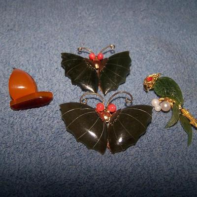 LOT 22 BEAUTIFUL VINTAGE PINS JADE AMBER CORAL PEARLS