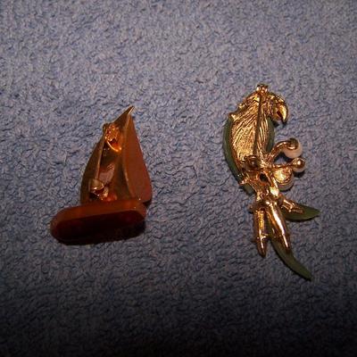 LOT 22 BEAUTIFUL VINTAGE PINS JADE AMBER CORAL PEARLS