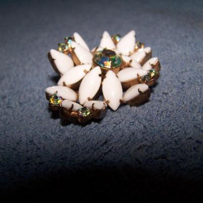 LOT 27 LOVELY VINTAGE RHINESTONE PINS