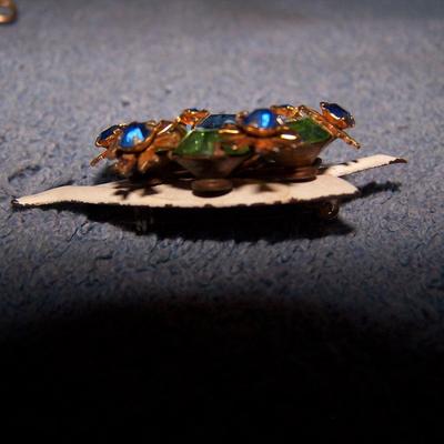 LOT 28 GREAT VINTAGE RHINESTONE PINS