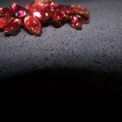 LOT 28 GREAT VINTAGE RHINESTONE PINS