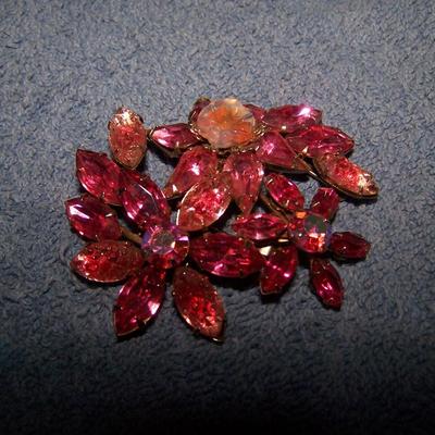 LOT 28 GREAT VINTAGE RHINESTONE PINS