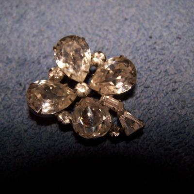 LOT 29 LOVELY VINTAGE RHINESTONE PINS