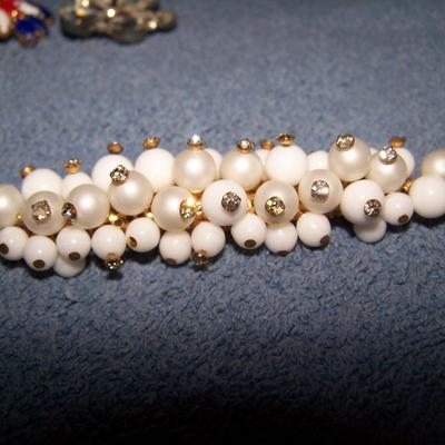 LOT 29 LOVELY VINTAGE RHINESTONE PINS