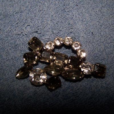 LOT 30 WONDERFUL VINTAGE RHINESTONE PINS