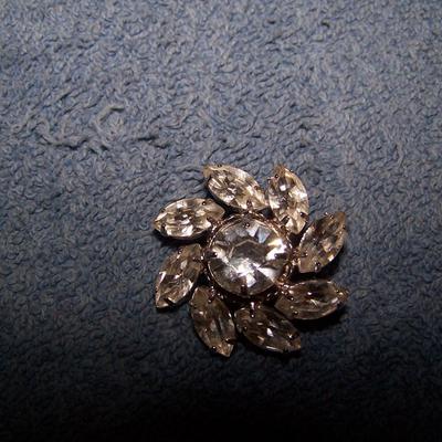 LOT 30 WONDERFUL VINTAGE RHINESTONE PINS