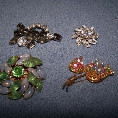 LOT 30 WONDERFUL VINTAGE RHINESTONE PINS