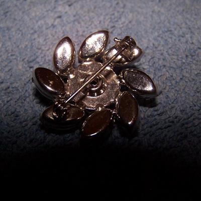 LOT 30 WONDERFUL VINTAGE RHINESTONE PINS