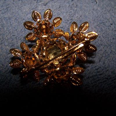 LOT 31 GORGEOUS VINTAGE RHINESTONE PINS SIGNED