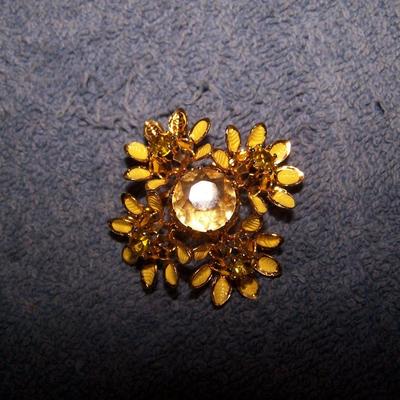 LOT 31 GORGEOUS VINTAGE RHINESTONE PINS SIGNED