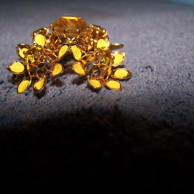 LOT 31 GORGEOUS VINTAGE RHINESTONE PINS SIGNED