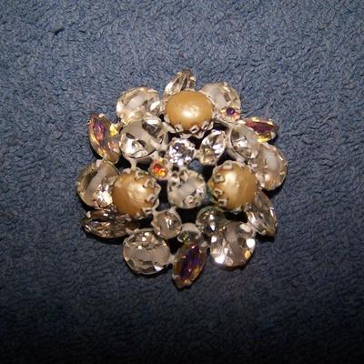 LOT 31 GORGEOUS VINTAGE RHINESTONE PINS SIGNED
