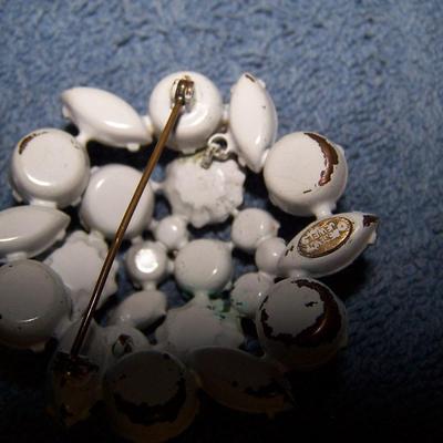 LOT 31 GORGEOUS VINTAGE RHINESTONE PINS SIGNED