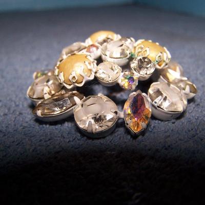 LOT 31 GORGEOUS VINTAGE RHINESTONE PINS SIGNED