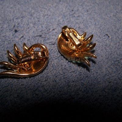 LOT 32 WONDERFUL VINTAGE SIGNED EARRINGS