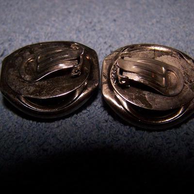 LOT 32 WONDERFUL VINTAGE SIGNED EARRINGS