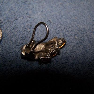 LOT 32 WONDERFUL VINTAGE SIGNED EARRINGS