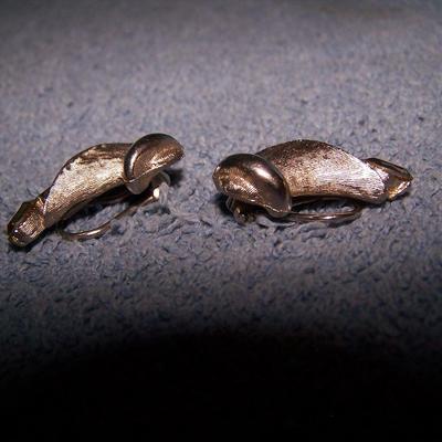 LOT 32 WONDERFUL VINTAGE SIGNED EARRINGS