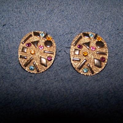 LOT 32 WONDERFUL VINTAGE SIGNED EARRINGS