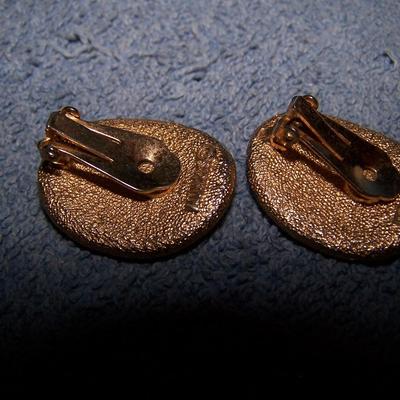 LOT 32 WONDERFUL VINTAGE SIGNED EARRINGS