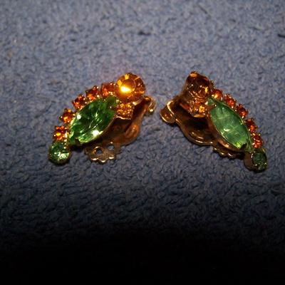 LOT 33 GREAT VINTAGE CLIP RHINESTONE EARRINGS
