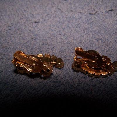 LOT 33 GREAT VINTAGE CLIP RHINESTONE EARRINGS