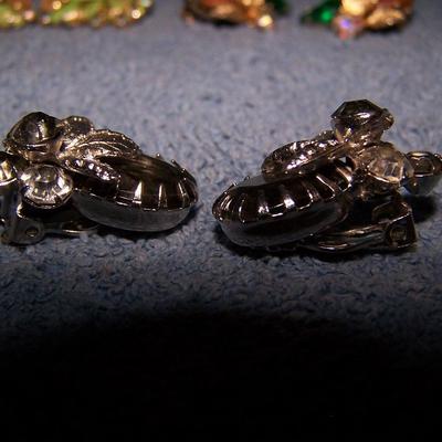LOT 33 GREAT VINTAGE CLIP RHINESTONE EARRINGS