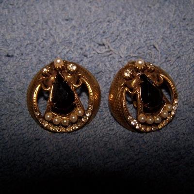 LOT 33 GREAT VINTAGE CLIP RHINESTONE EARRINGS