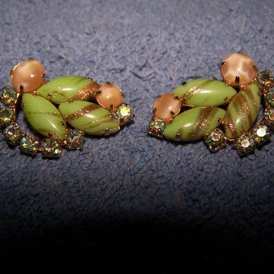 LOT 33 GREAT VINTAGE CLIP RHINESTONE EARRINGS