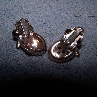LOT 33 GREAT VINTAGE CLIP RHINESTONE EARRINGS