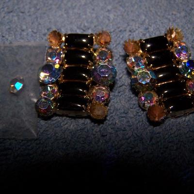LOT 34 GREAT VINTAGE EARRINGS