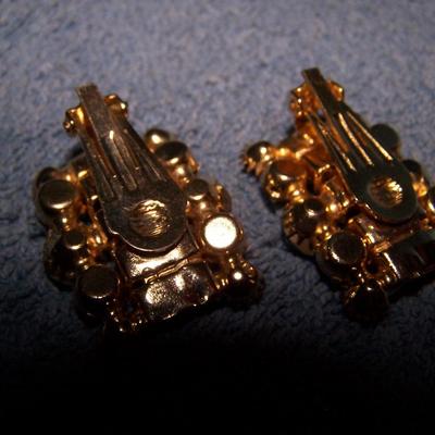 LOT 34 GREAT VINTAGE EARRINGS