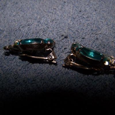 LOT 34 GREAT VINTAGE EARRINGS