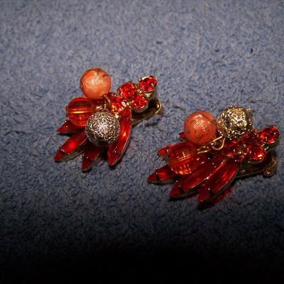 LOT 34 GREAT VINTAGE EARRINGS