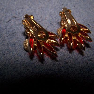 LOT 34 GREAT VINTAGE EARRINGS