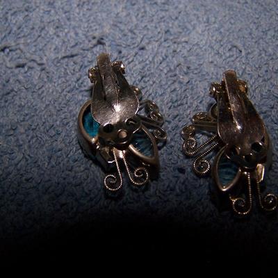 LOT 34 GREAT VINTAGE EARRINGS