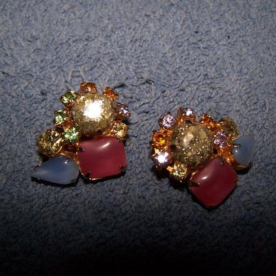 LOT 34 GREAT VINTAGE EARRINGS
