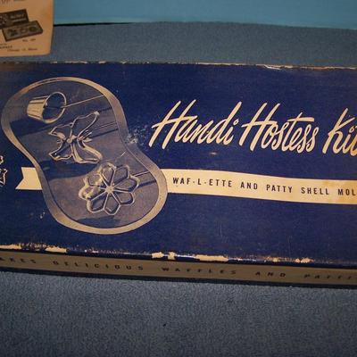 LOT 36 WONDERFUL VINTAGE KITCHEN PIECES SILEX