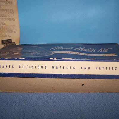 LOT 36 WONDERFUL VINTAGE KITCHEN PIECES SILEX