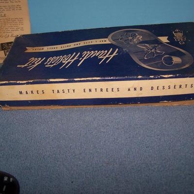 LOT 36 WONDERFUL VINTAGE KITCHEN PIECES SILEX