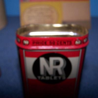 LOT 40 GREAT VINTAGE HOUSEHOLD STUFF & PACKAGING