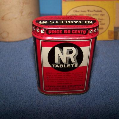 LOT 40 GREAT VINTAGE HOUSEHOLD STUFF & PACKAGING