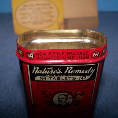 LOT 40 GREAT VINTAGE HOUSEHOLD STUFF & PACKAGING