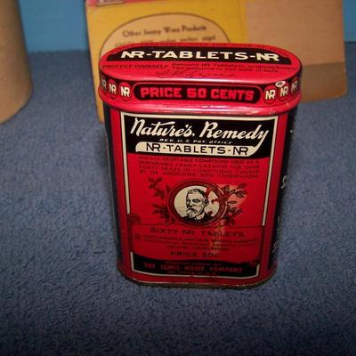 LOT 40 GREAT VINTAGE HOUSEHOLD STUFF & PACKAGING