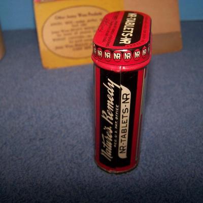 LOT 40 GREAT VINTAGE HOUSEHOLD STUFF & PACKAGING